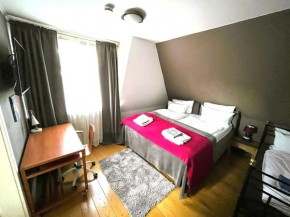 Doppelzimmer, eigenes Bad, stadtnahe, ruhig, Airport nahe!